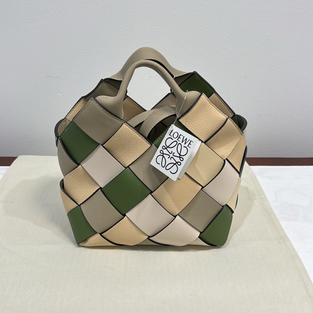 LOEWE PURSE - Picture 3 of 7